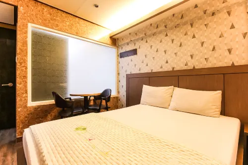 WA hotel Rum Photos