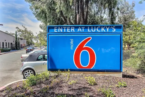 Motel 6 Fremont, CA – North Öffentliche Flächen Photos