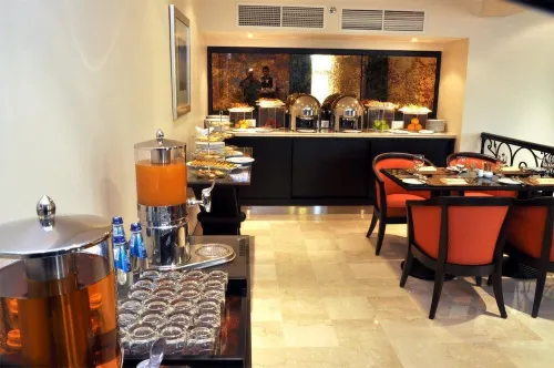Sheraton Khalidiya Hotel Питание Photos