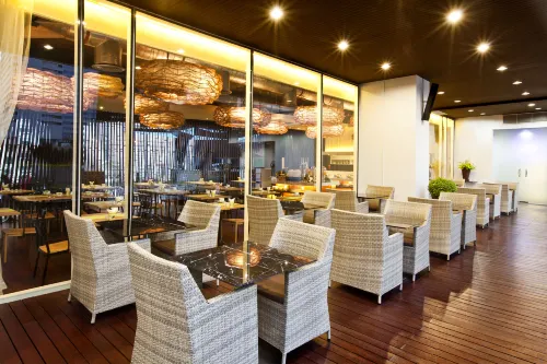 Vela Dhi Glow Pratunam Dining Photos