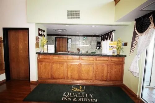 Quality Inn & Suites Airport West Public Areas Photos