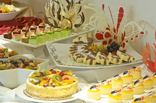 Golden Tulip Sharjah Питание Photos