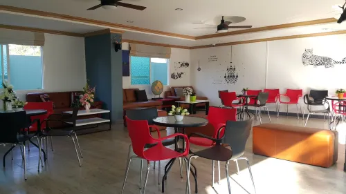 The Lilly Hotel Restauranger Photos
