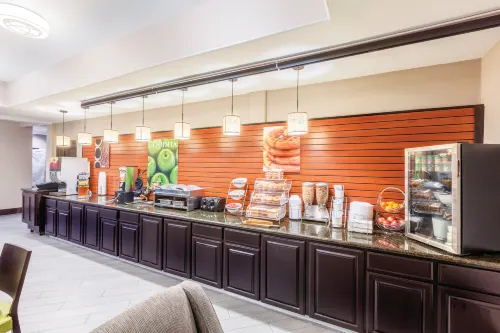 La Quinta Inn & Suites by Wyndham Houston Bush Intl Airpt E Mahlzeiten Photos