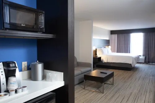 Holiday Inn Express & Suites Chester-Monroe-Goshen Rooms Photos