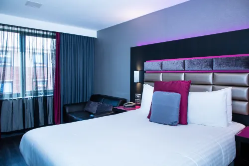 Roomzzz Nottingham City Photos