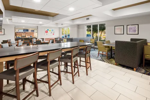 Holiday Inn Express & Suites Marysville Restauration Photos