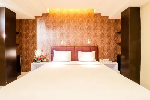 Empress Hotel Makassar City Center by Life Photos