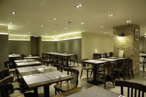 Kings Cross Inn Hotel Restauration Photos