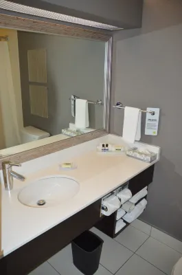 Cambridge Suites Hotel Halifax Photos
