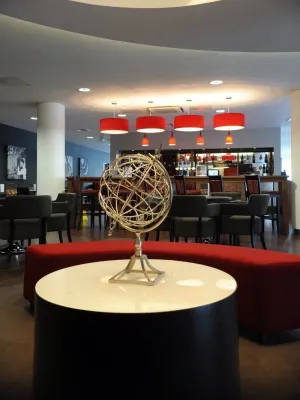 Holiday Inn London - Luton Airport Espaces publics Photos