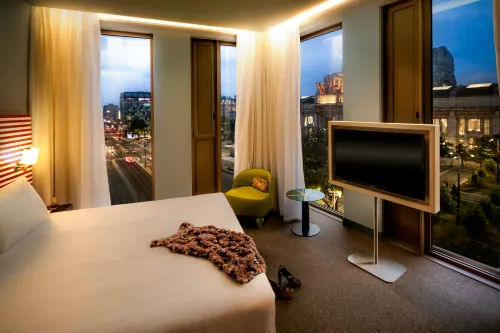 Glam Milano Featured Photos