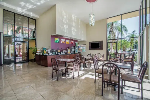Quality Inn & Suites at Tropicana Field Dining Photos