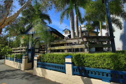 Brisbane Manor Exterior Photos
