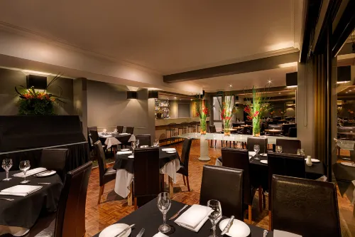 Crest on Barkly Hotel Dining Photos