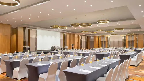 Holiday Inn & Suites Jakarta Gajah Mada Fasilitas Bisnis Photos