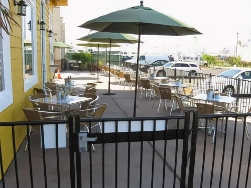 Best Western Plus Marina Gateway Hotel Dining Photos