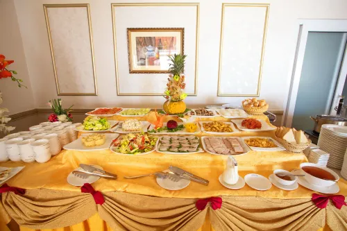 Khách sạn Romeliess Ăn uống Photos