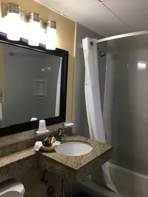Americas Best Value Inn Central Valley Zimmer Photos
