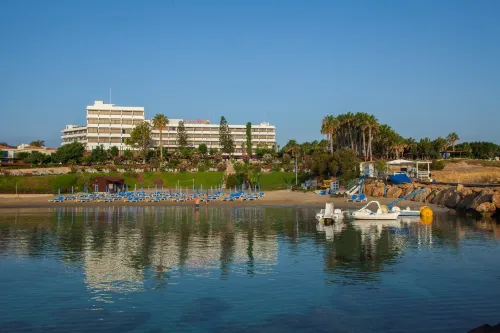 Cavo Maris Beach Hotel Рядом с отелем Photos