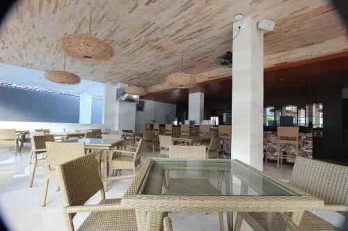 Grand la Walon Hotel Restauration Photos