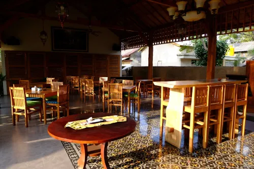Paradesa Villa Dining Photos