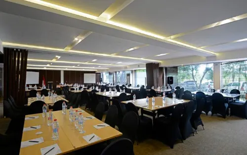 Hotel d'Season Premiere Jepara Fasilitas Bisnis Photos
