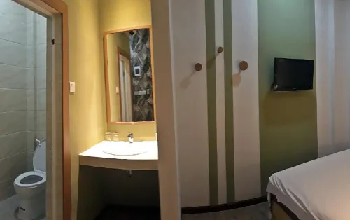 Kama Hotel Kamar Photos