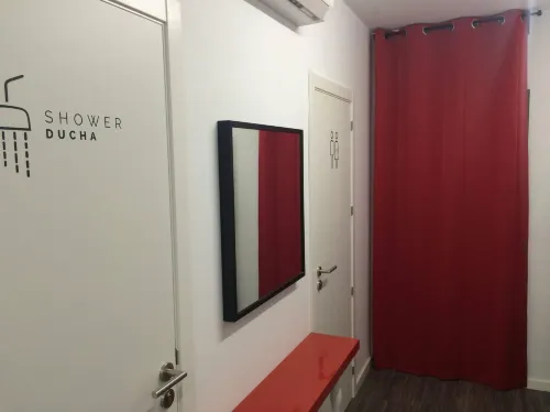 Chameleon Youth Hostel Alicante Photos
