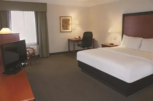 La Quinta Inn & Suites by Wyndham Visalia/Sequoia Gateway Kamar Photos