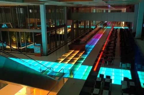 Nirvana Cosmopolitan Hotel - Convention & Sports Center Espaces publics Photos