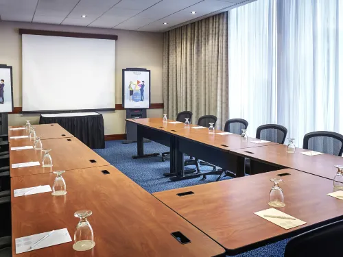 Novotel Toronto North York Business Facilities Photos