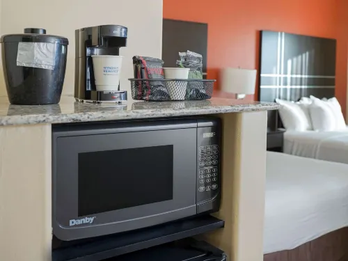 La Quinta Inn & Suites by Wyndham Tucson - Reid Park Photos