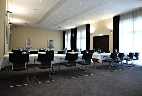 Metropolitan Hotel by Flemings Geschäftseinrichtungen Photos