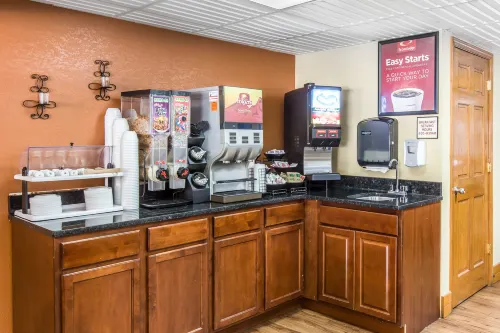 Econo Lodge Inn & Suites Gatlinburg at the Convention Center Dining Photos