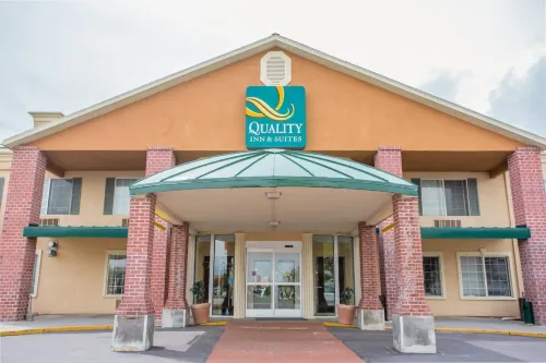 Quality Inn & Suites Airport West Exterior Photos