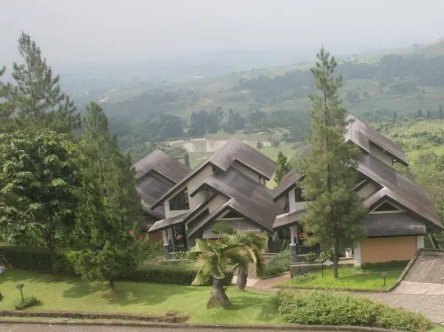 Royal Tulip Golf Resort Gunung Geulis In der Nähe des Hotels Photos