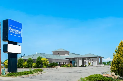 Rodeway Inn & Suites Exterior Photos
