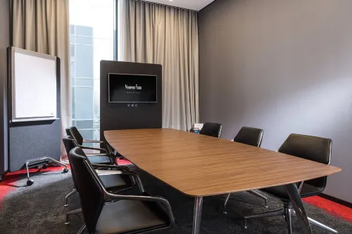 Airport Plaza Hotel Hamburg Business Facilities Photos