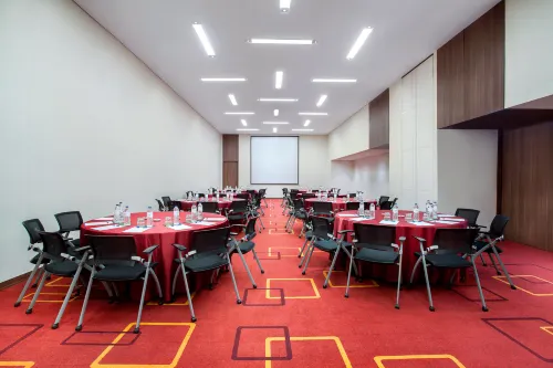 Holiday Inn Express Jakarta Pluit Citygate Fasilitas Bisnis Photos