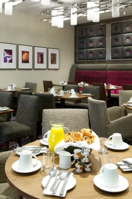 DoubleTree by Hilton London Victoria Dining Photos