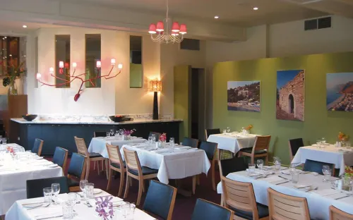 Best Western Plus the Tudor-Box Hill Dining Photos