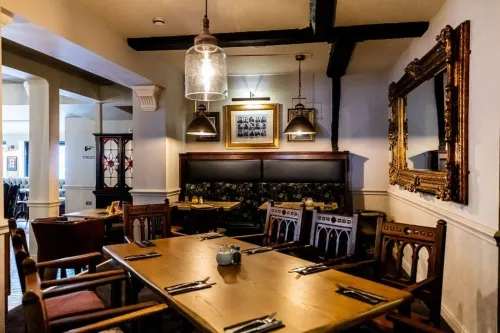 The Kings Arms and Royal Hotel, Godalming, Surrey Restauration Photos