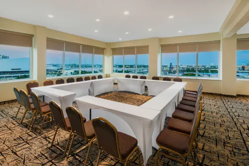 Holiday Inn Port of Miami-Downtown Business Photos