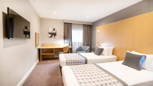 Holiday Inn London - Luton Airport Photos
