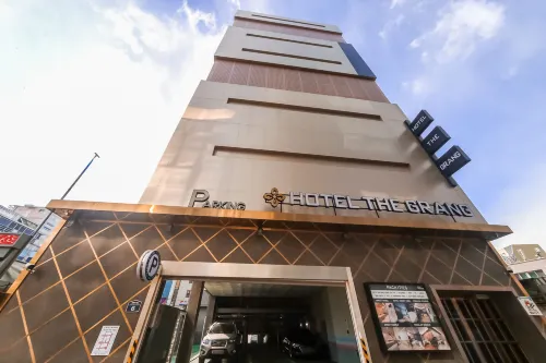 HY Realty Hotel Exterior Photos