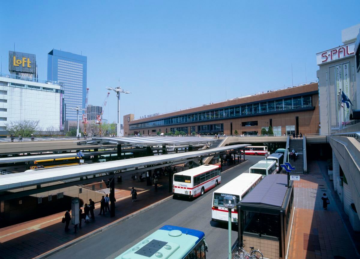JR仙台駅の駅前とバスのりば