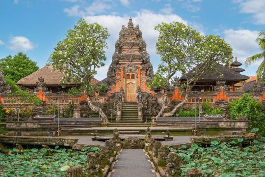Ubud Palace temple gate and lotus pond, close to Bali hotels in Ubud
