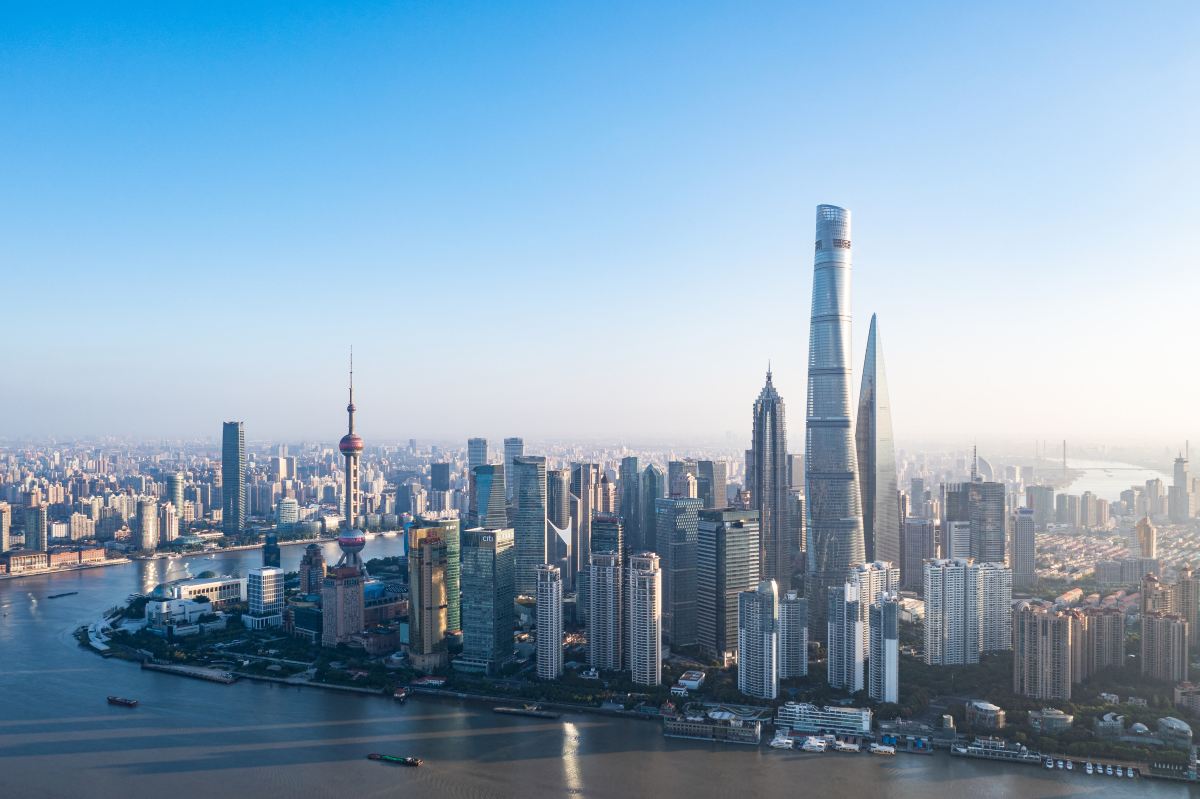 Menara Pearl Oriental dan garis langit Pudong di Shanghai