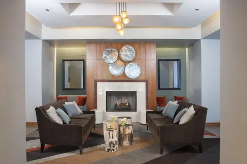 DoubleTree by Hilton Chicago - North Shore Conference Center Huoneet Photos